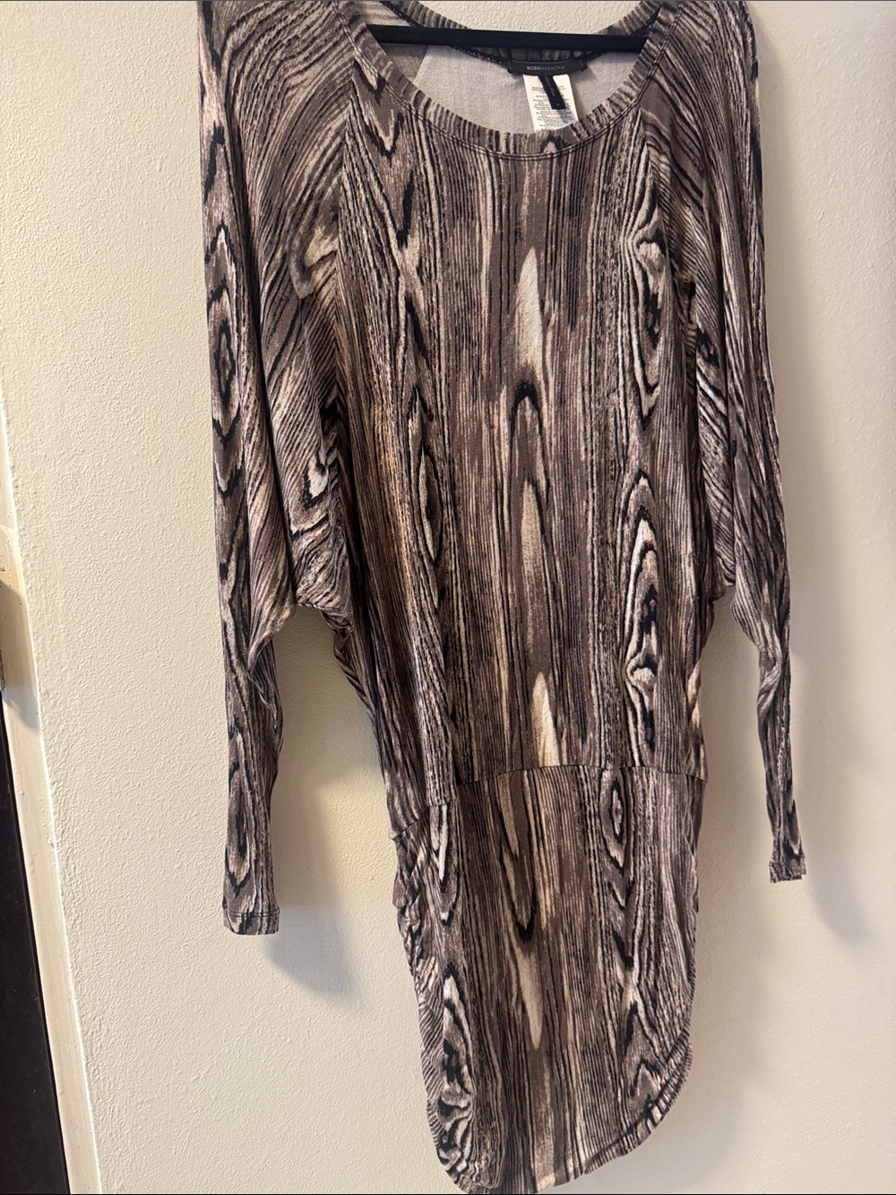 BCBGMaxAzria Brown and Cream Woodgrain-Print Long Sleeve Tunic